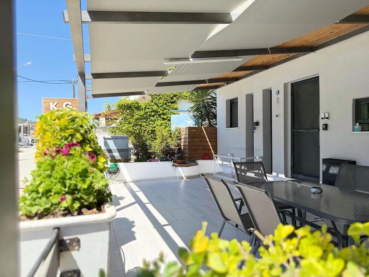 פפקוהורי K.G Apartment 2 0*,  יוון